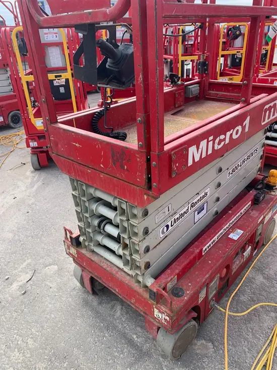 2018 MEC MICRO 19 Scissor Lift