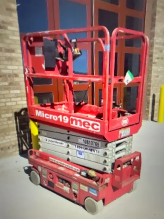 2018 MEC MICRO 19 Scissor Lift