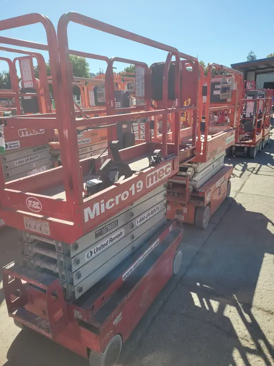 2018 MEC MICRO 19 Scissor Lift