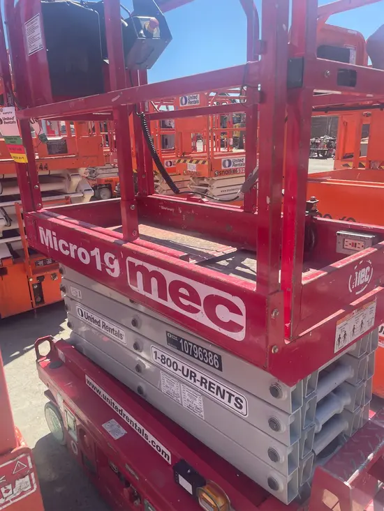 2018 MEC MICRO 19 Scissor Lift