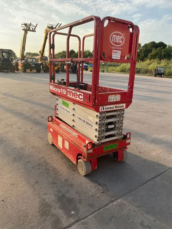 2018 MEC MICRO 19 Scissor Lift