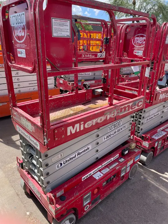 2018 MEC MICRO 19 Scissor Lift