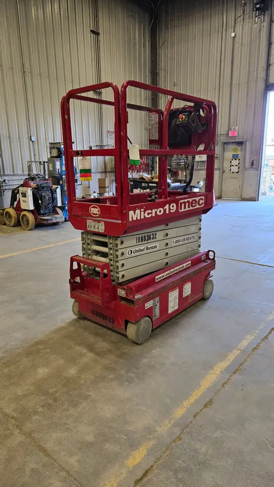 2018 MEC MICRO 19 Scissor Lift