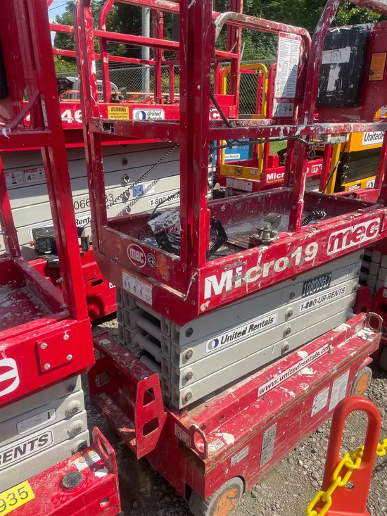 2018 MEC MICRO 19 Scissor Lift