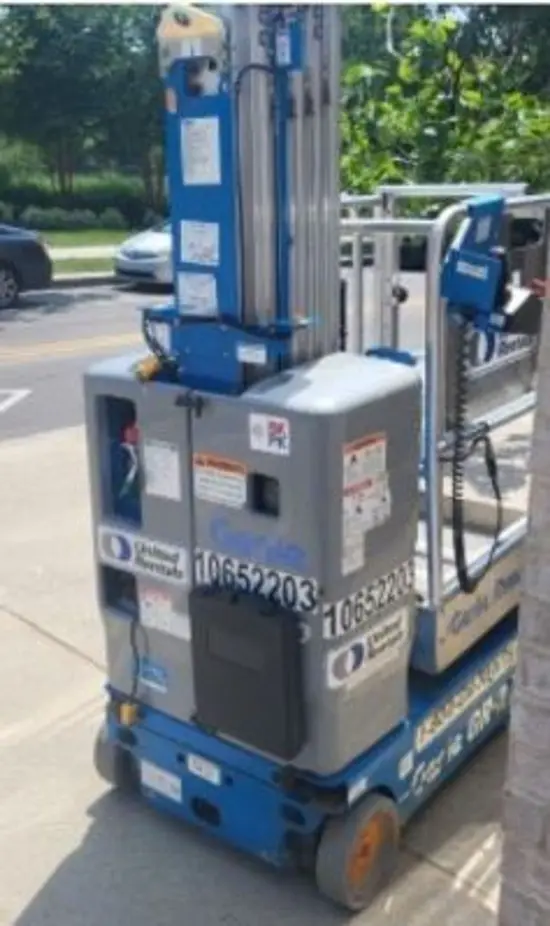 2017 Genie GR-20 Self-Propelled One-Person Lift