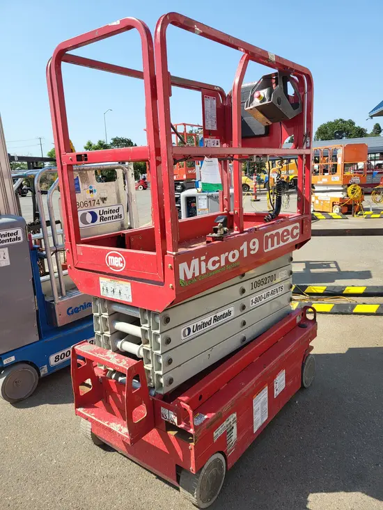2019 MEC MICRO 19 Scissor Lift
