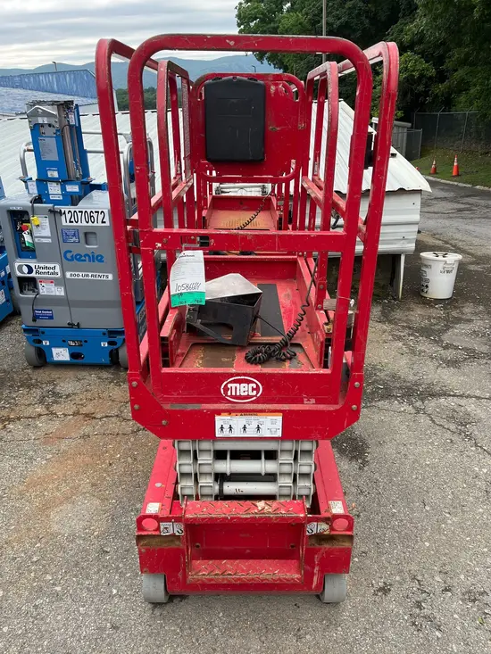 2017 MEC 1330SE Scissor Lift