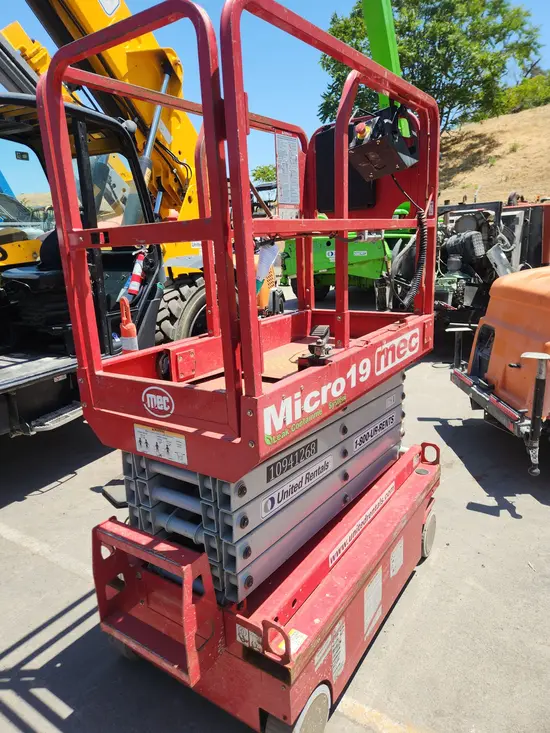 2019 MEC MICRO 19 Scissor Lift