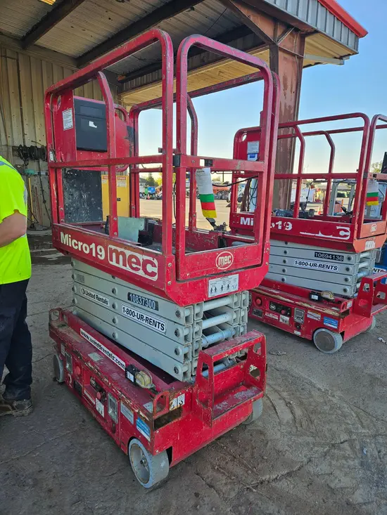 2018 MEC MICRO 19 Scissor Lift