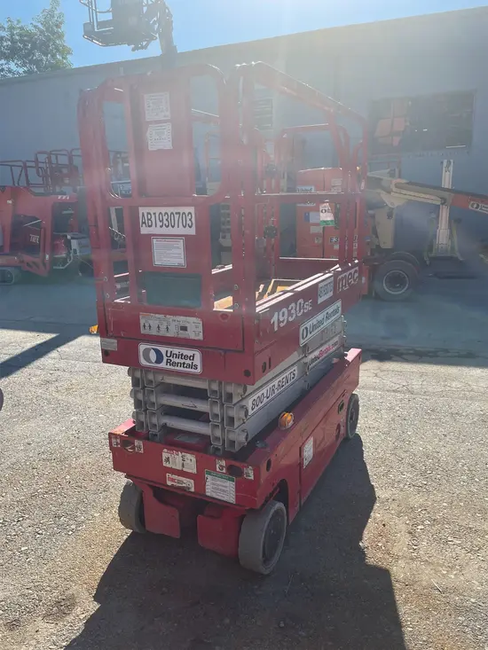 2018 MEC 1930SE Scissor Lift