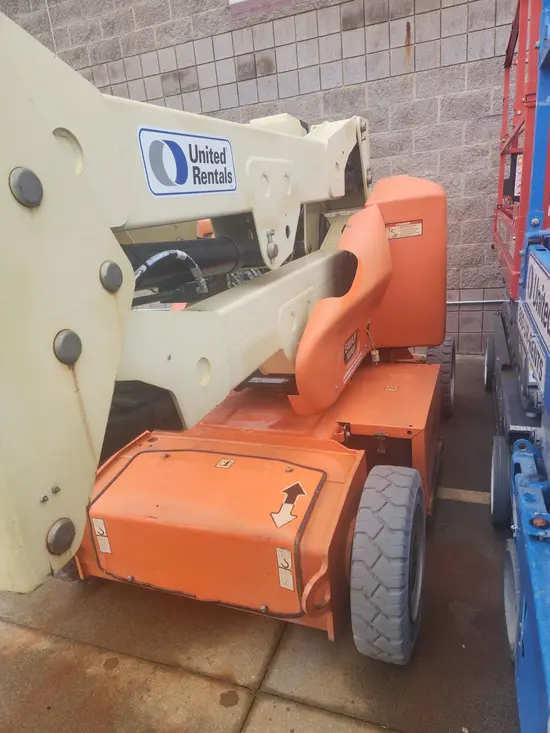 2016 JLG E400AJPN Articulating Boom Lift