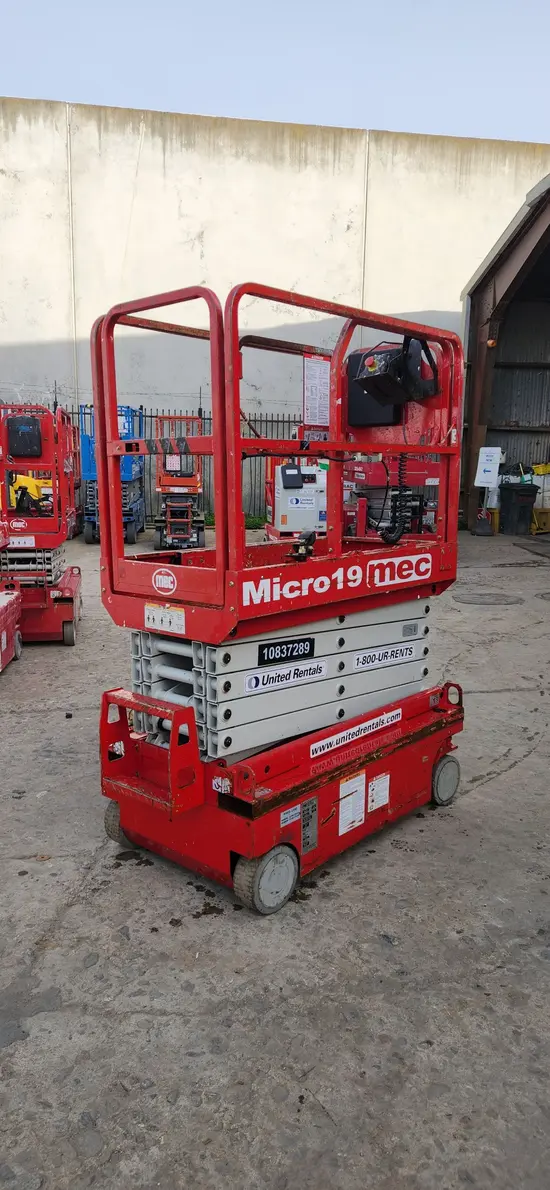 2018 MEC MICRO 19 Scissor Lift