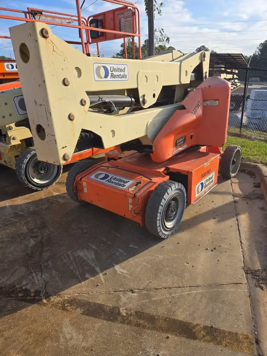 2015 JLG E400AJPN Articulating Boom Lift