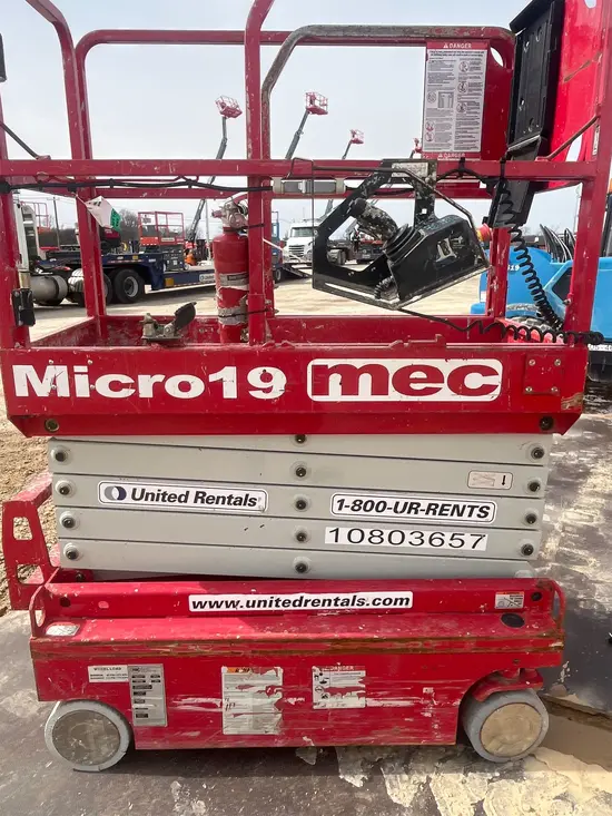 2018 MEC MICRO 19 Scissor Lift