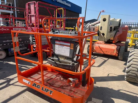 2015 JLG E450AJ Articulating Boom Lift