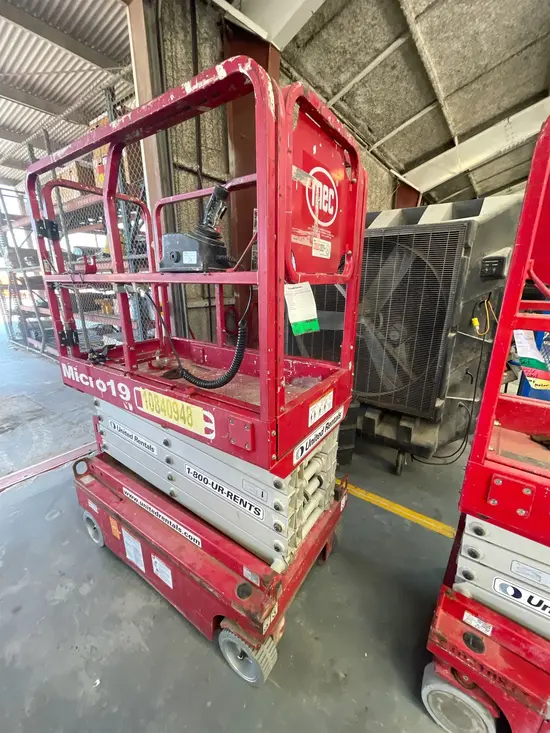 2018 MEC MICRO 19 Scissor Lift