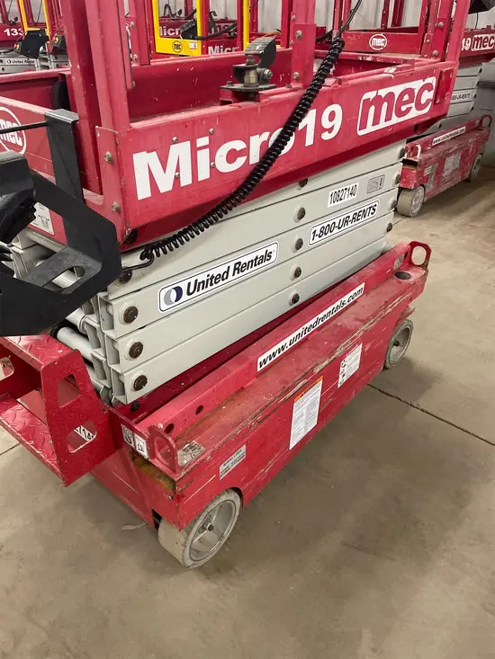 2018 MEC MICRO 19 Scissor Lift