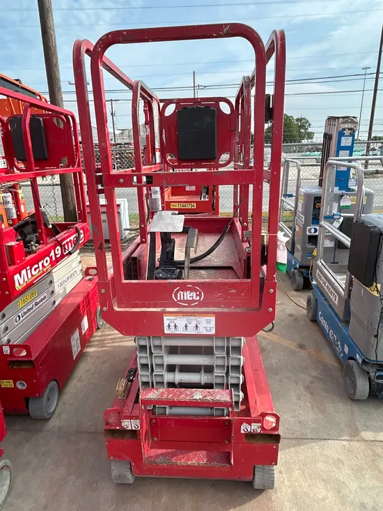 2019 MEC MICRO 19 Scissor Lift