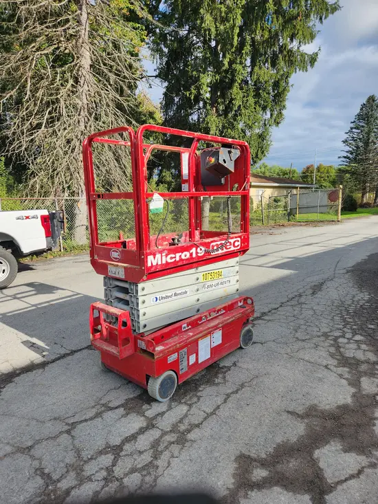 2018 MEC MICRO 19 Scissor Lift