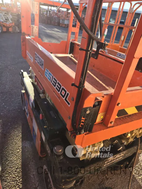 2020 JLG ES1330L Scissor Lift