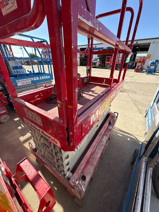 2018 MEC MICRO 19 Scissor Lift