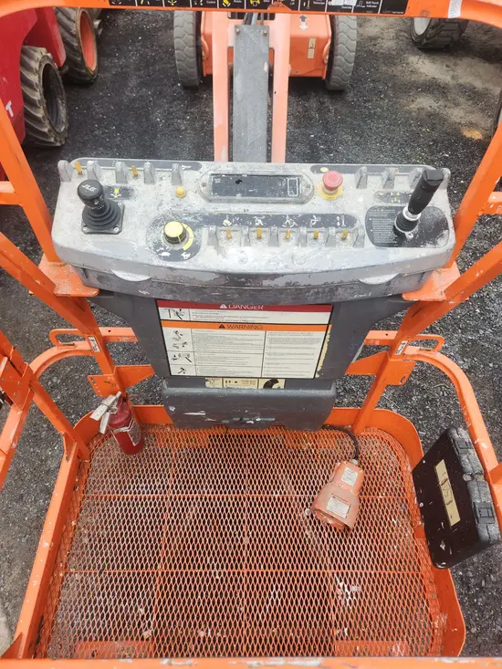 2016 JLG E400AJPN Articulating Boom Lift