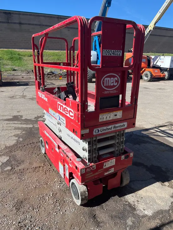 2019 MEC 1930SE Scissor Lift