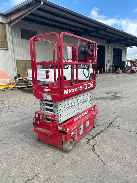 2018 MEC MICRO 19 Scissor Lift