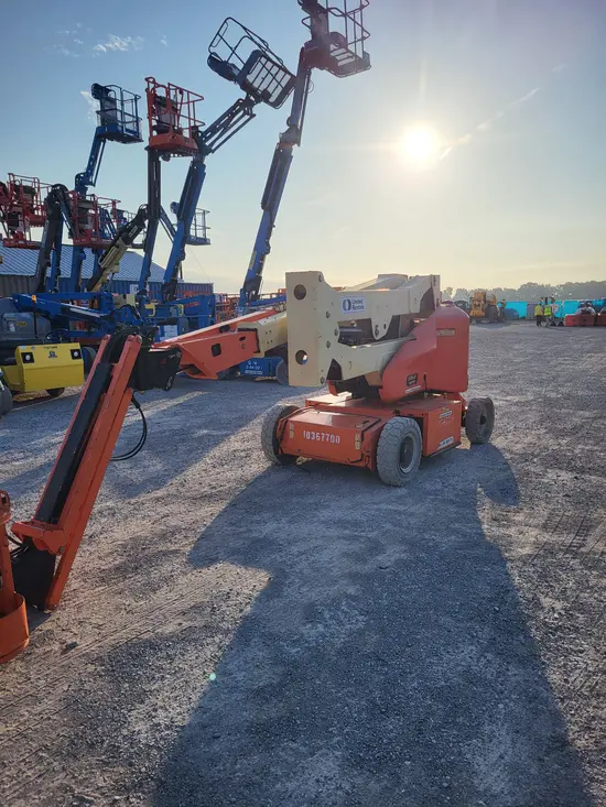 2015 JLG E400AJPN Articulating Boom Lift