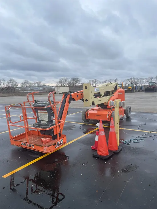 2016 JLG E450AJ Articulating Boom Lift