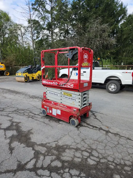 2018 MEC MICRO 19 Scissor Lift