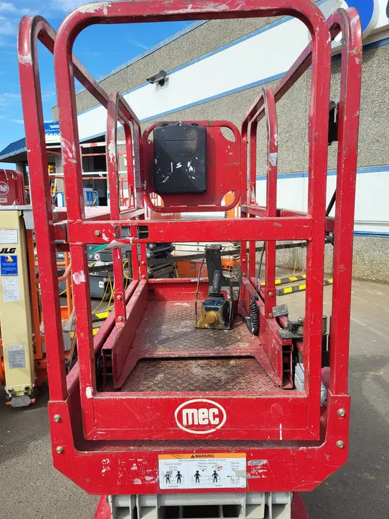 2018 MEC MICRO 19 Scissor Lift