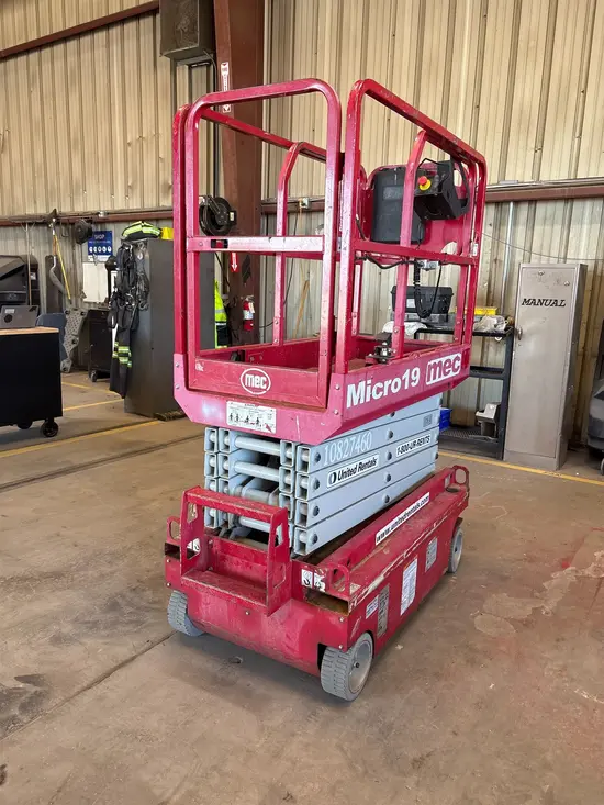 2018 MEC MICRO 19 Scissor Lift