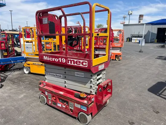 2018 MEC MICRO 19 Scissor Lift