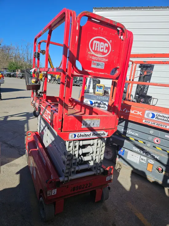 2019 MEC MICRO 19 Scissor Lift