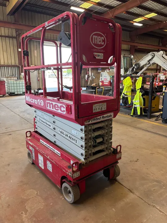 2018 MEC MICRO 19 Scissor Lift
