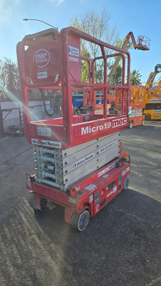 2018 MEC MICRO 19 Scissor Lift