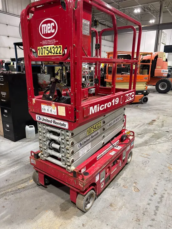 2018 MEC MICRO 19 Scissor Lift
