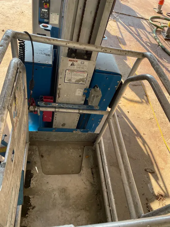 2017 Genie GR-20 Self-Propelled One-Person Lift