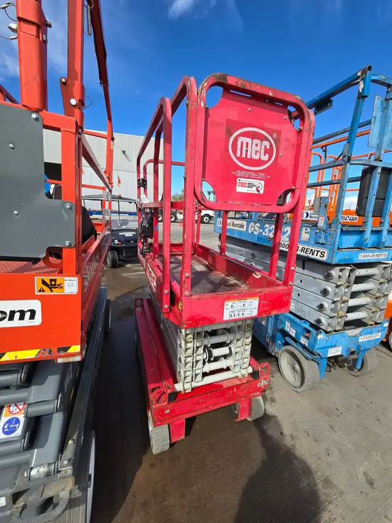 2018 MEC MICRO 19 Scissor Lift
