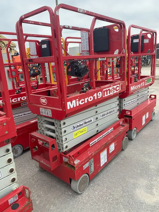 2018 MEC MICRO 19 Scissor Lift