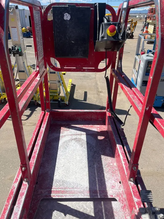 2018 MEC MICRO 19 Scissor Lift