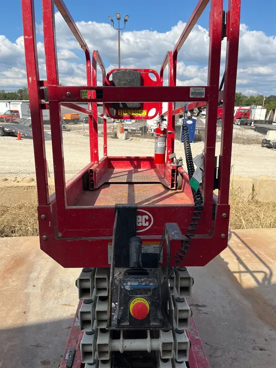 2018 MEC MICRO 19 Scissor Lift