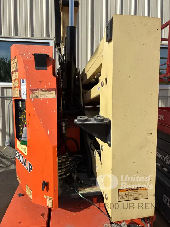 2018 JLG E300AJP Articulating Boom Lift