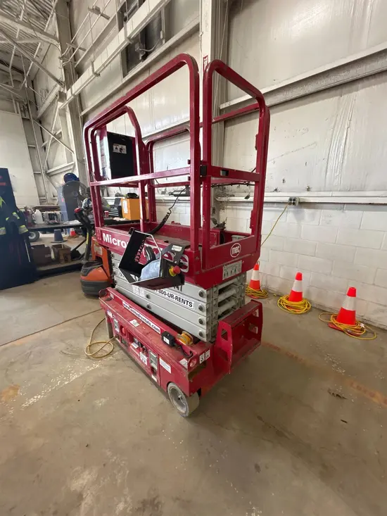2018 MEC MICRO 19 Scissor Lift