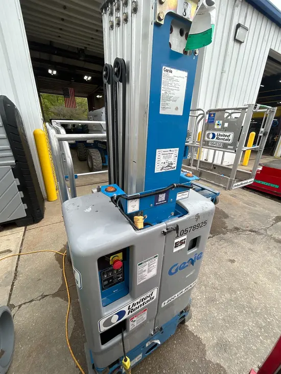 2017 Genie GR-20 Self-Propelled One-Person Lift