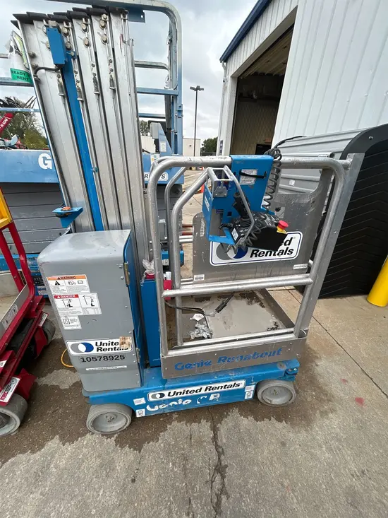 2017 Genie GR-20 Self-Propelled One-Person Lift