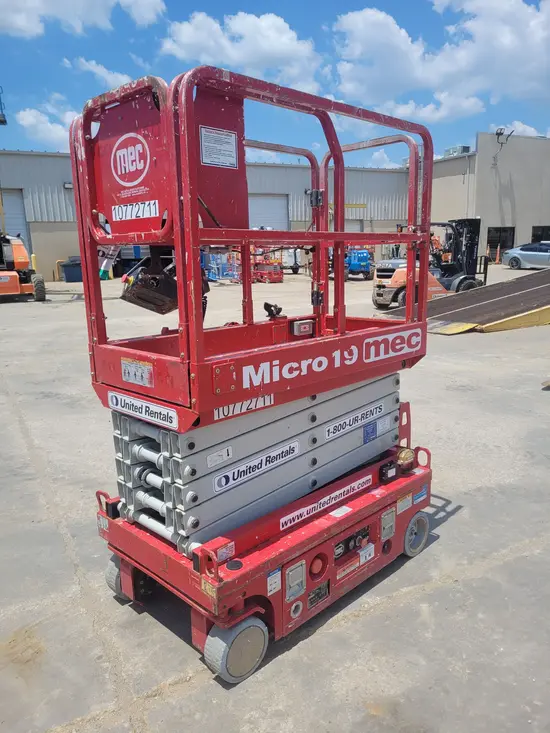 2018 MEC MICRO 19 Scissor Lift