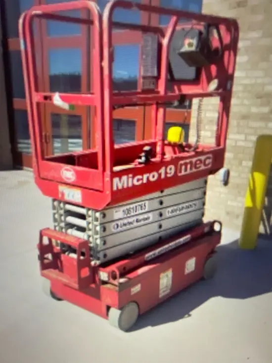 2018 MEC MICRO 19 Scissor Lift