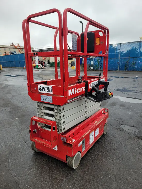 2018 MEC MICRO 19 Scissor Lift